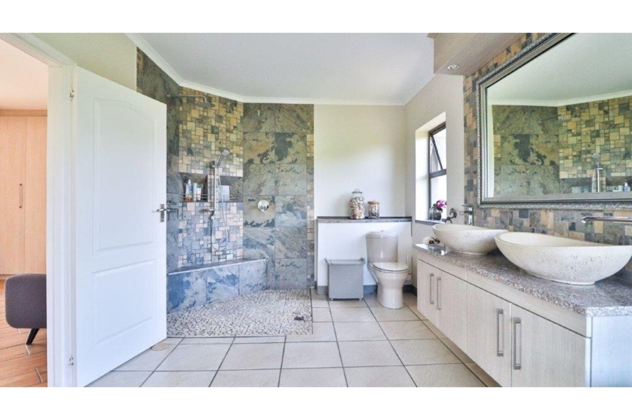 6 Bedroom Property for Sale in Lovemore Park Eastern Cape